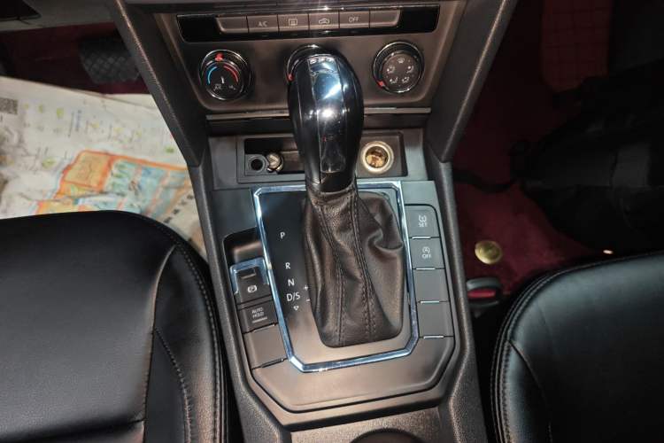 Used Volkswagen Lamando 2019 230TSI DSG Vision Edition China VI Standard Gear Lever