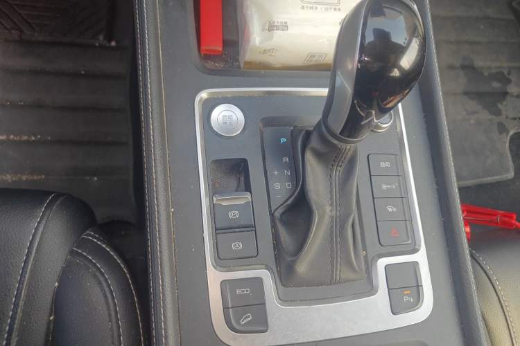 Used BYD Tang 2018 2.0T Automatic SmartConnect Prestige 5-Seater Emission Standard China V Gear Lever