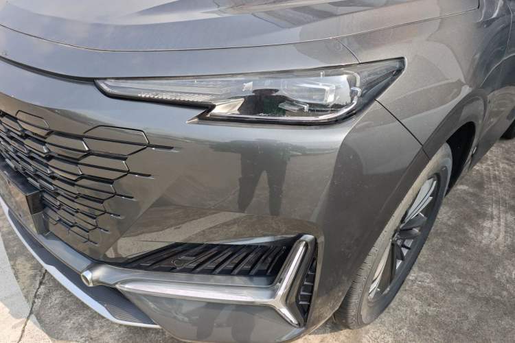 Used Changan UNI-K 2024 2.0T Two-Wheel Drive YueShang Trim
