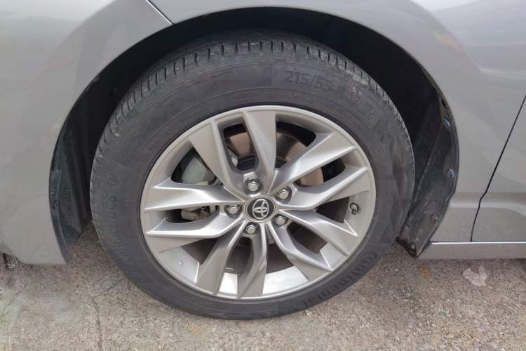 Used Toyota Avalon 2019 Dual-Engine 2.5L Luxury Edition China VI Standard
