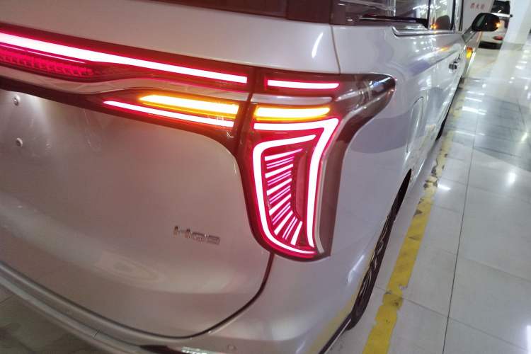 Used Hongqi HQ9 2023 2.0T Smart Connect Flagship Edition