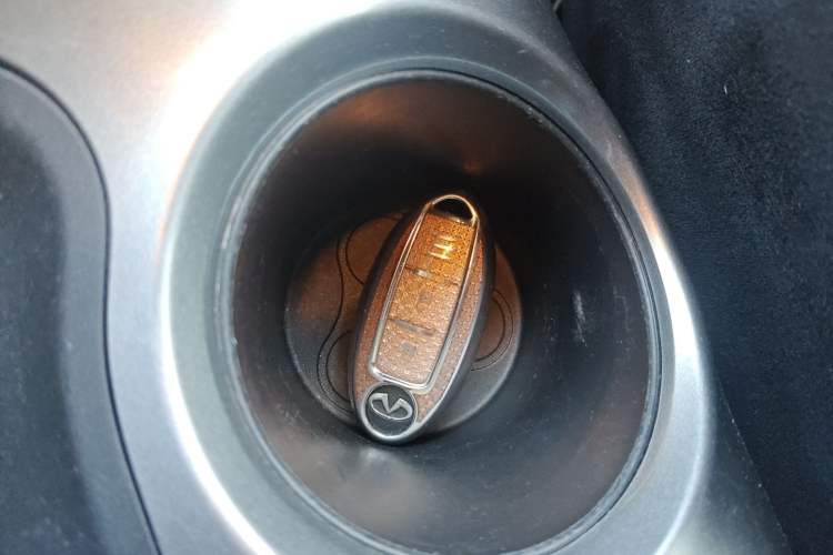 Used Infiniti ESQ 2014 1.6L Spontaneous Edition