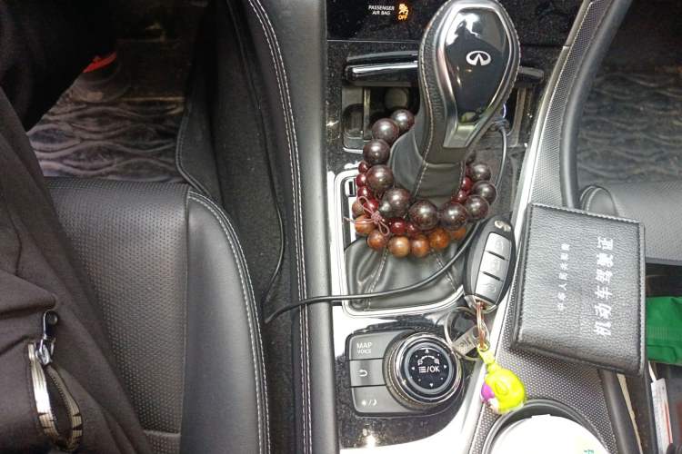 Used Infiniti Q50L 2018 2.0T Enjoyment Version China VI Standard Gear Lever