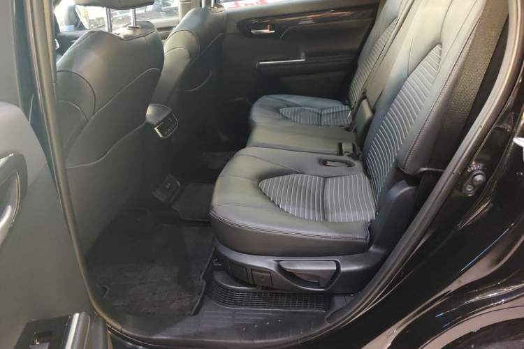 Used Toyota Crown Kluger 2023 2.5L HEV Four-Wheel Drive Luxury Edition Left Rear Seat