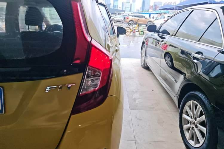 Used Honda Fit 2016 1.5L LX CVT Comfort Model
