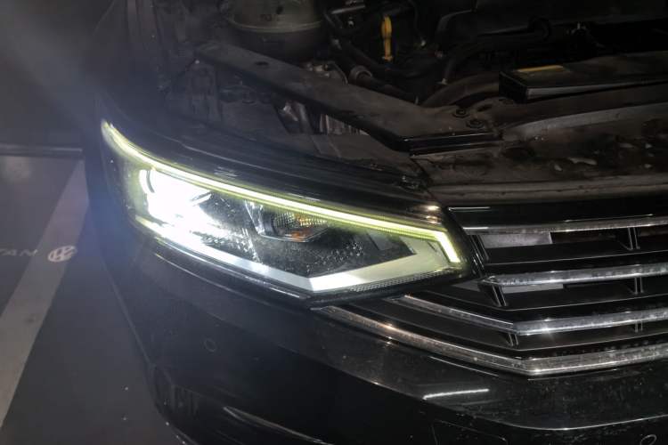 Used Volkswagen Magotan 2020 380TSI DSG Luxury Version Right Front Headlight