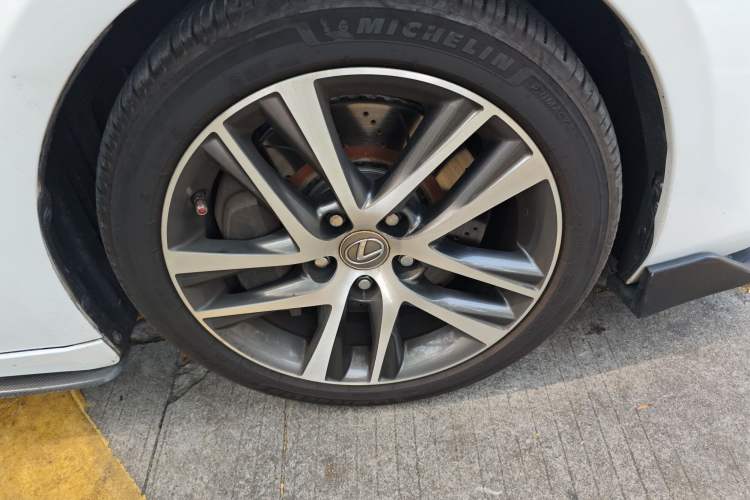 Used Lexus IS 2017 300 F SPORT Edition Right Front Wheel Hub