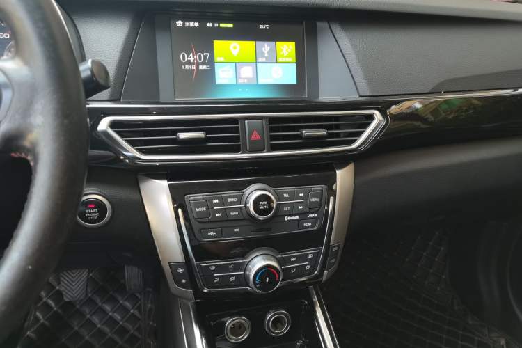 Used Zotye Domy X5 2017 Platinum Edition 1.5T Manual Luxury Model Audio And AC Panel