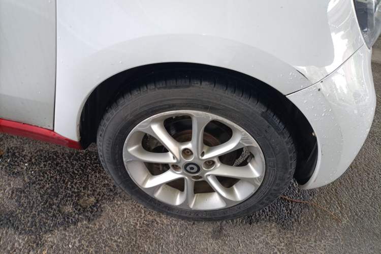 Used smart forfour 2016 1.0L 52 kW Dynamic Edition Right Front Wheel Hub