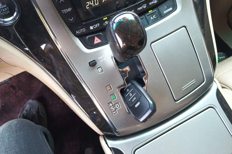 Used Toyota Alphard 2012 3.5L Luxury Edition Gear Lever