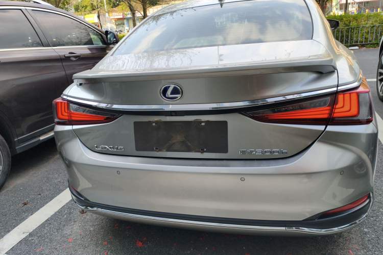 Used Lexus ES 2020 300h Executive Edition

