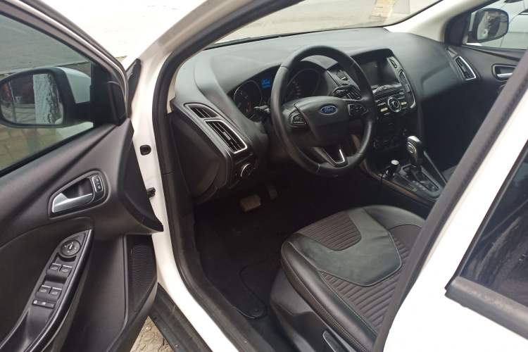 Used Ford Focus 2017 Sedan 1.6L Automatic Fashion Edition Smart Drive Version
