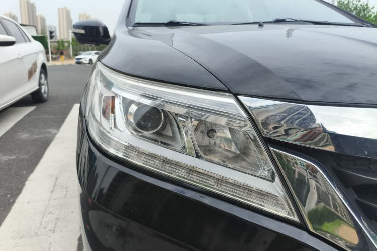 Used Honda Crider 2013 1.8L automatic luxury edition Right Front Headlight