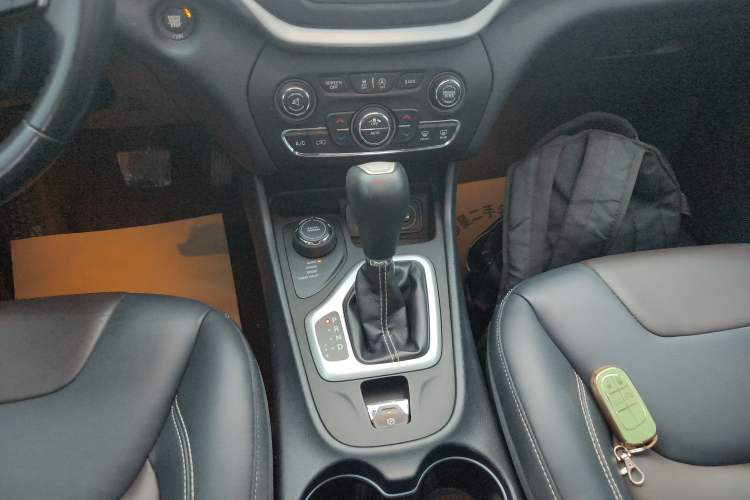 Used Jeep Cherokee 2016 2.4L Superior Edition
