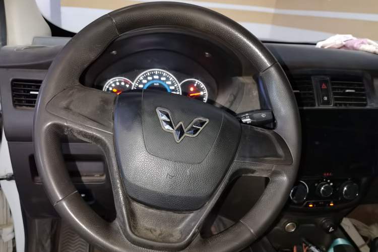 Used Wuling Rongguang V 2015 1.5L Standard Version Steering Wheel