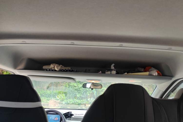 Used SAIC MAXUS Dana V1 2024 V1 Short Wheelbase Low-Roof Multi-Function Version (51 kWh)
