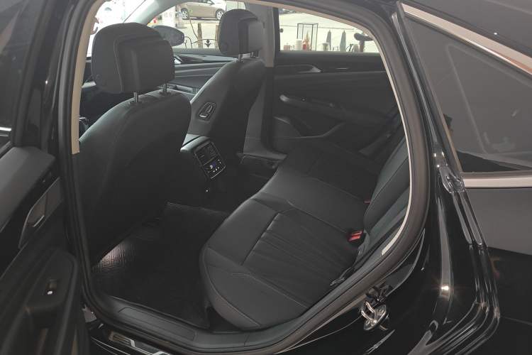 Used Volkswagen Passat 2026 Model, Outstanding 380TSI Xingkong Longteng Edition Left Rear Seat