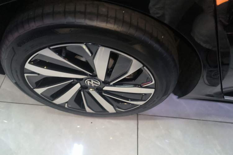 Used Volkswagen Passat 2025 Premium Version 380TSI Dragon Edition
