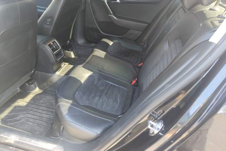 Used Volkswagen Magotan 2015 1.8TSI Luxury Model Left Rear Seat