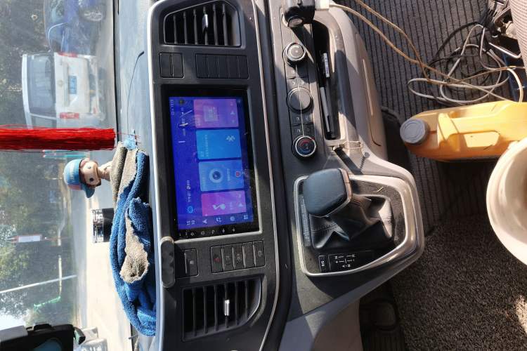 Used SAIC MAXUS Xintu V80 2020 2.0T AMT PLUS City Edition Short Wheelbase Ultra-Low Roof 5/6-Seater
