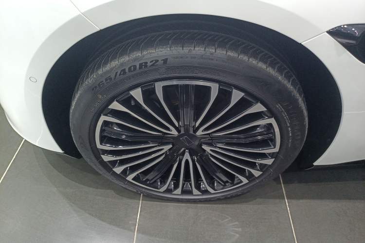 Used Avatr 12 2025 Year Updated Ultra Extended-Range Version Exterior 4