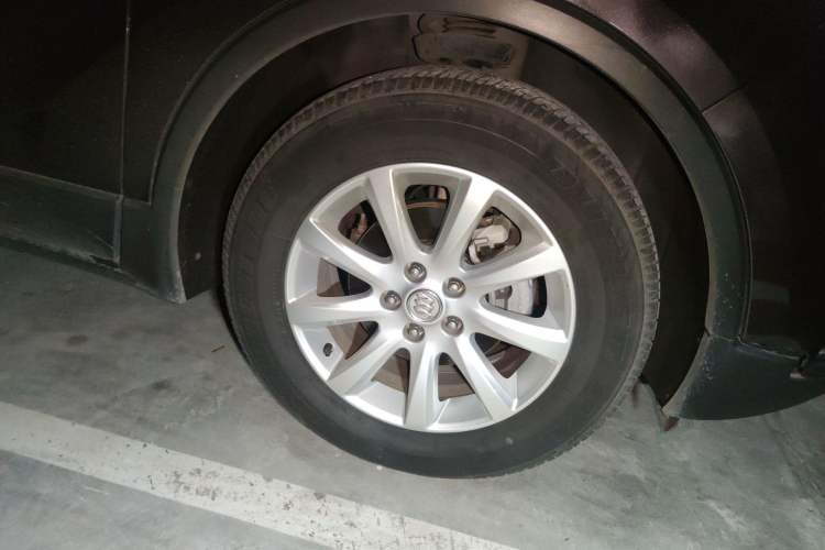 Used Buick Envision 2018 20T Two-Wheel-Drive Elite Model Right Front Wheel Hub