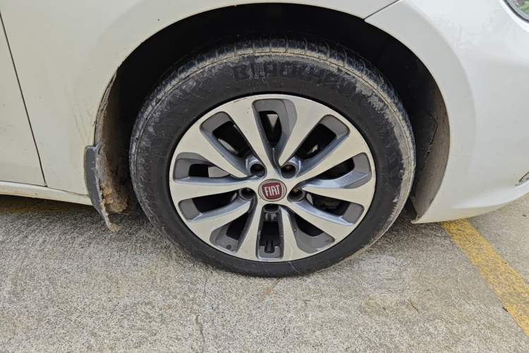 Used Fiat Viaggio 2012 1.4T Automatic Enjoyment Edition Right Front Wheel Hub