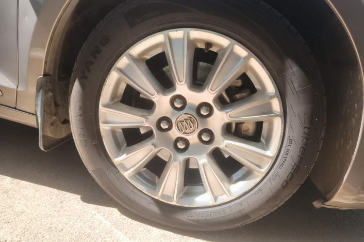 Used Buick LaCrosse 2011 2.4L SIDI Haoya Edition Right Front Wheel Hub