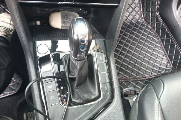 Used Volkswagen Tharu 2021 280TSI Two-Wheel-Drive Luxury Plus Edition Gear Lever