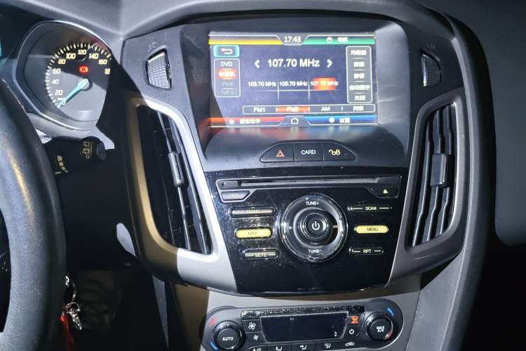 Used Ford Focus 2012 Hatchback 1.6L Automatic Fashion Edition Audio And AC Panel