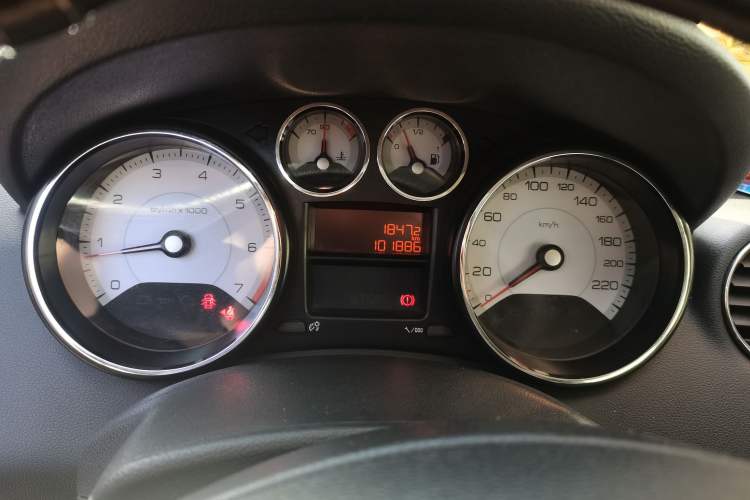 Used Peugeot 408 2013 1.6L Manual Comfort Edition
