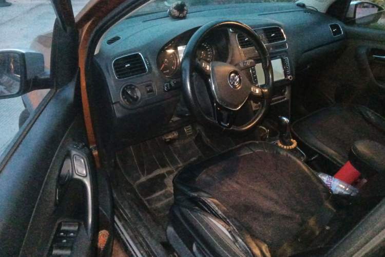 Used Volkswagen Polo 2014 1.6L Cross Polo Automatic Driver Seat