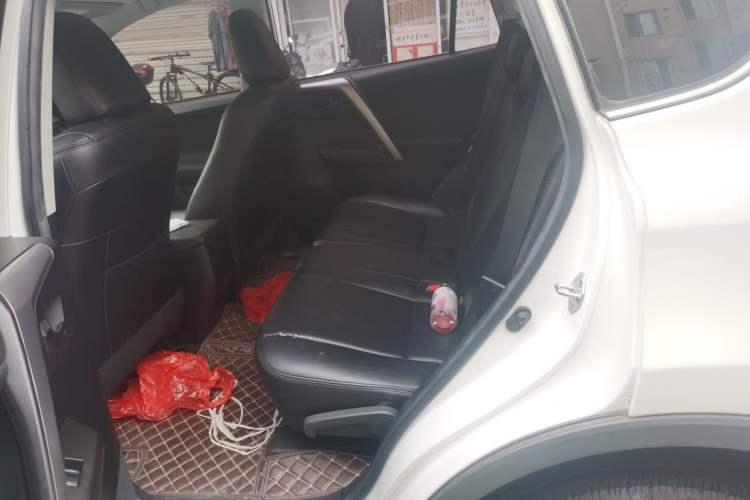 Used Toyota RAV4 2019 2.0L CVT Two-Wheel Drive Luxury Version China VI Standard