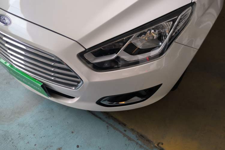 Used Ford Escort 2015 1.5L Automatic Fashion Model
