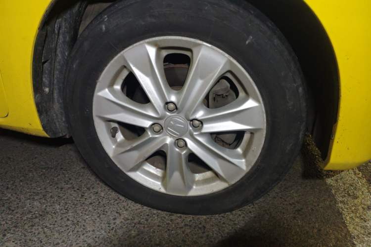 Used Honda Fit 2011 1.5L Automatic Luxury Edition Right Front Wheel Hub