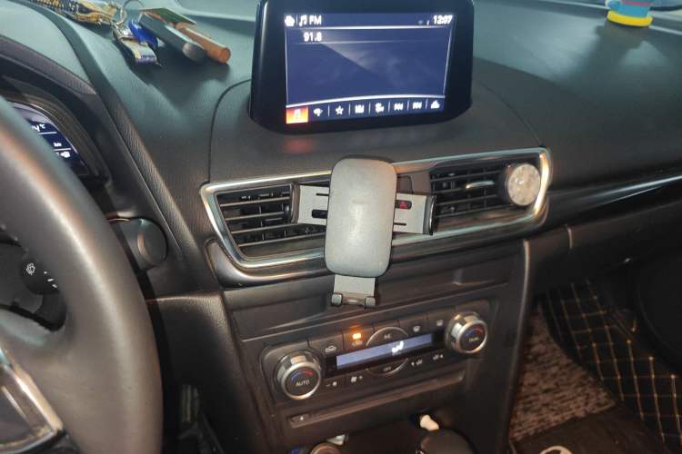 Used Mazda Mazda 3 Axela 2017 Sedan 2.0L Automatic Prestige Model China V Standard