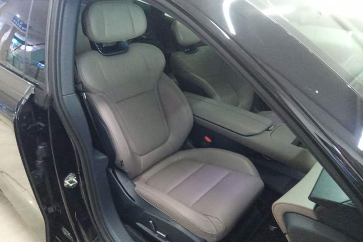 Used Lynk & Co Z10 2025 71 kWh 602 km Range Rear-Wheel Drive Pro
