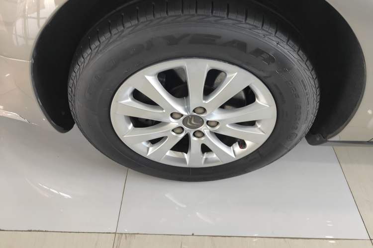 Used Citroen C5 2014 1.6T Automatic Luxury Model Left Front Wheel Hub