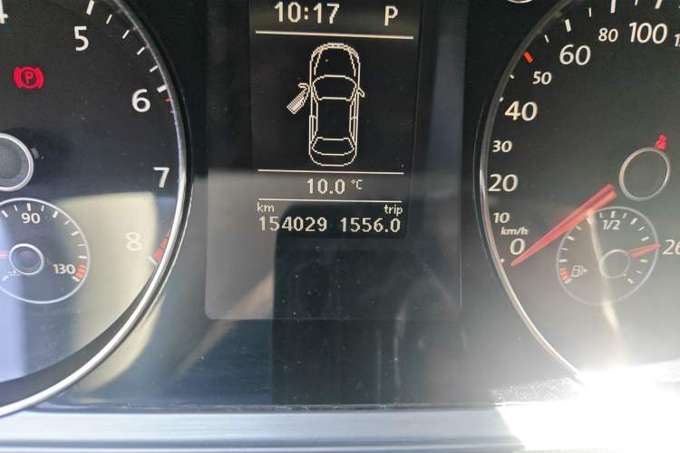 Used Volkswagen Magotan 2016 1.8TSI Smart Comfort Model Odometer Close Up