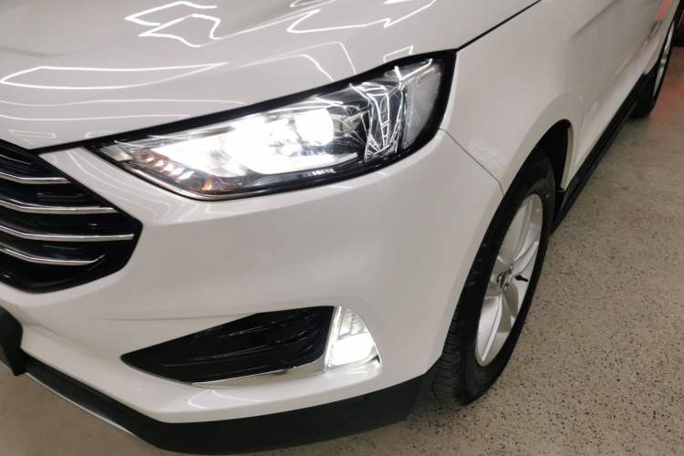 Used Ford Edge 2020 EcoBoost 245 Two-Wheel-Drive Titanium 5-Seater
