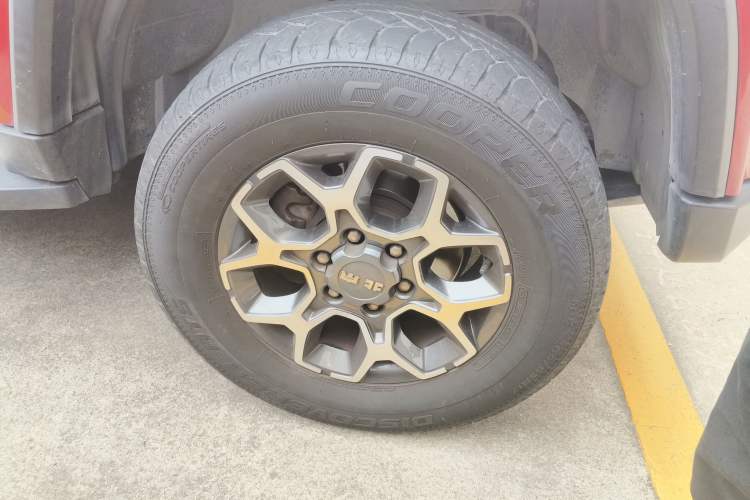 Used BAIC Off-Road BJ40 2020 2.0T Automatic Four-Wheel Drive Tribute Edition 2020 Xieke Version Right Front Wheel Hub