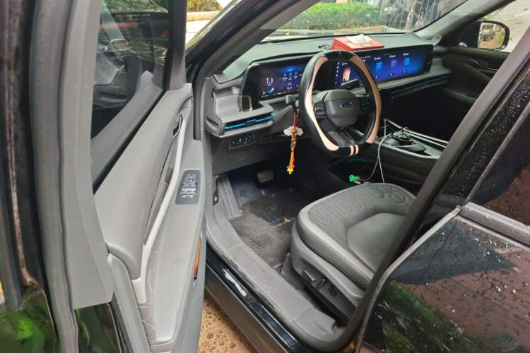 Used Ford Edge 2023 Ford Explorer L 2.0T EcoBoost Two-Wheel Drive 7-Seater Luxury Model