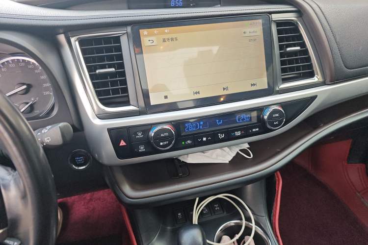 Used Toyota Highlander 2018 2.0T Four-Wheel Drive Luxury Edition 7 Seats China V Emission Standard Audio And AC Panel