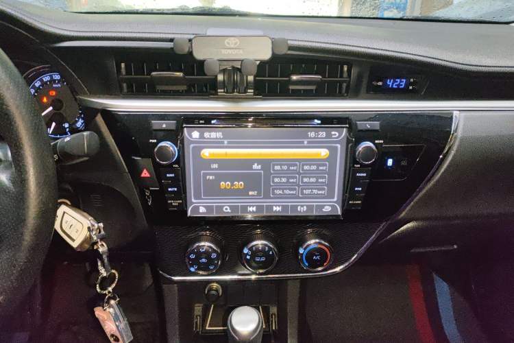 Used Toyota Corolla 2014 1.6L CVT GL-i Audio And AC Panel