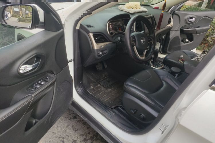 Used Jeep Cherokee 2017 2.0L Superior Edition