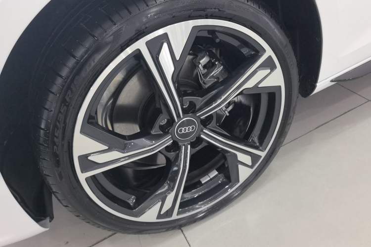 Used Audi A4L 2025 2 Million Units Enjoyment Version 40 TFSI Luxury Dynamic Edition
