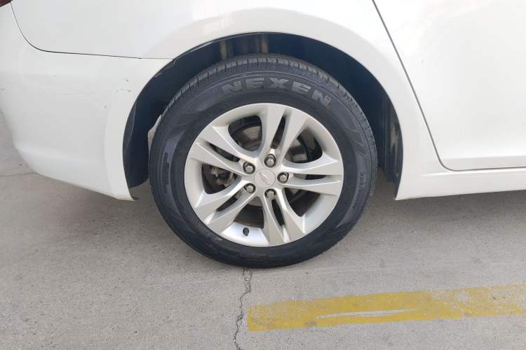 Used Chevrolet Cruze 2013 Hatchback 1.6L Automatic Luxury Model Right Rear Wheel Hub