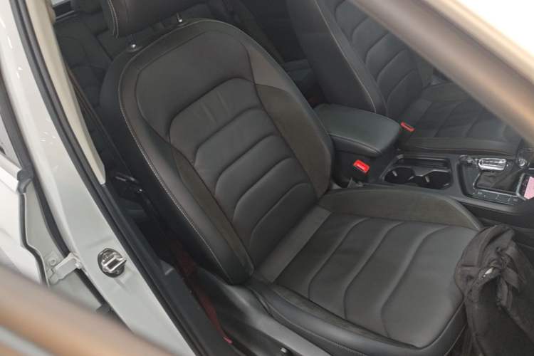 Used Volkswagen Tiguan L 2020 330TSI Automatic Two-Wheel Drive Panoramic Comfort Edition China VI Standard
