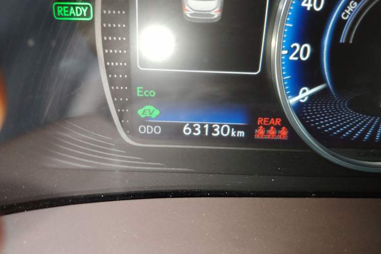 Used Lexus ES 2020 300h Deluxe Edition Odometer Close Up