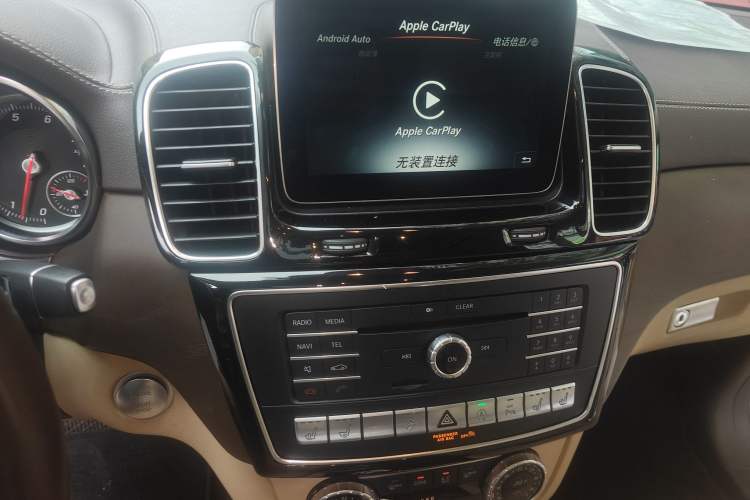 Used Mercedes-Benz GLS 2017 GLS 500 4MATIC Audio And AC Panel